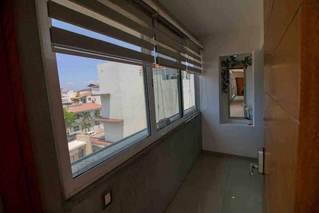 Apartamento 2 Bd Loft In Versalles, Walk To The Beach!