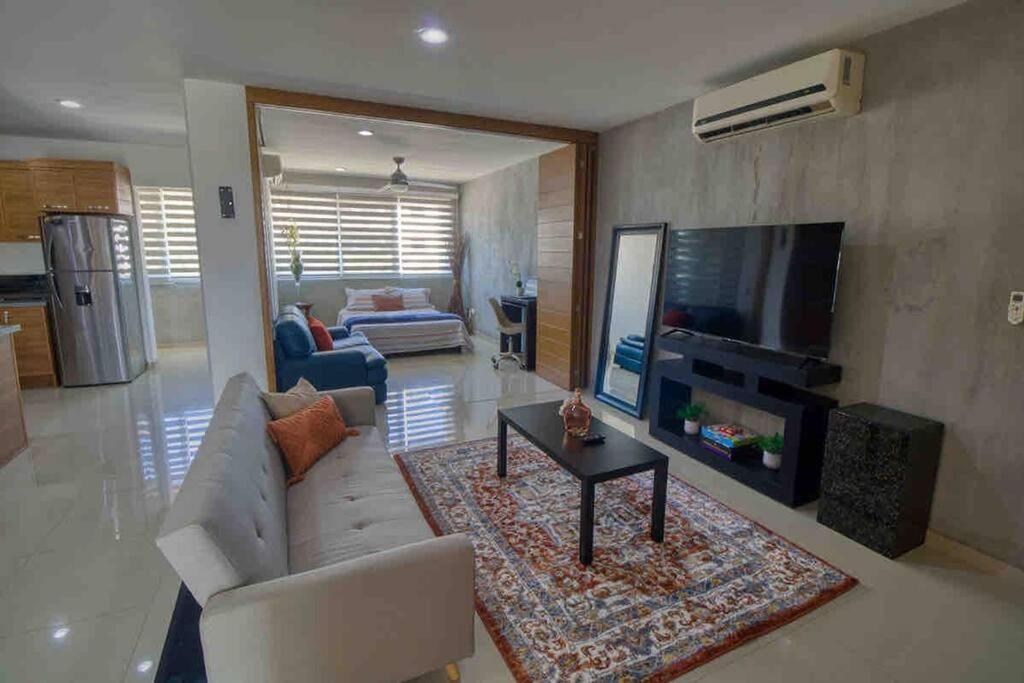 Apartamento 2 Bd Loft In Versalles, Walk To The Beach!